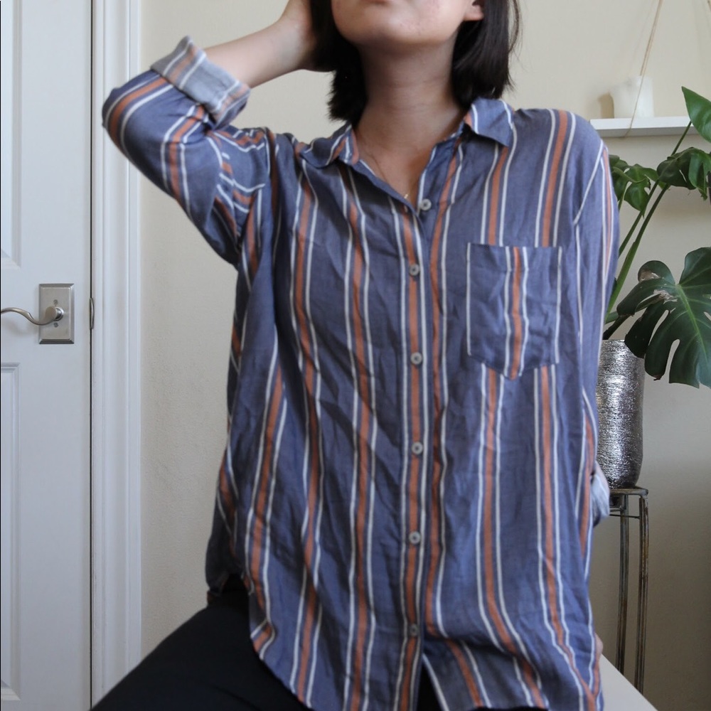 Funky Vintage-looking button-up - Picture 2 of 4